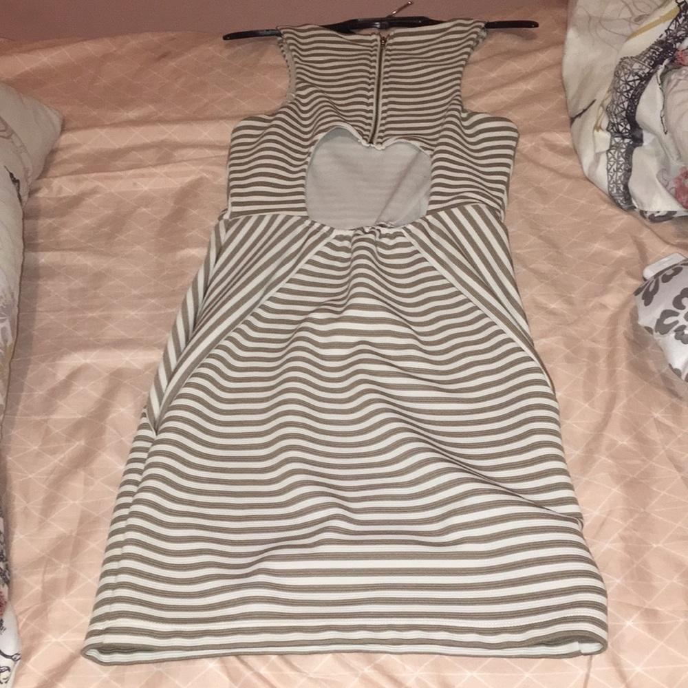 Dress - Picture 3 of 3